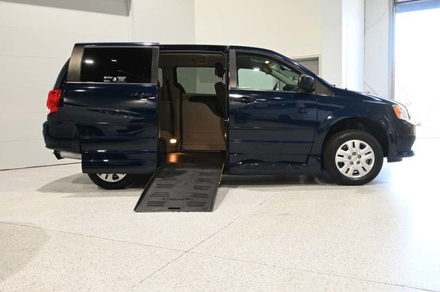 2017 Dodge Grand Caravan SE Mobility Handicap Van - 23003838 - 16