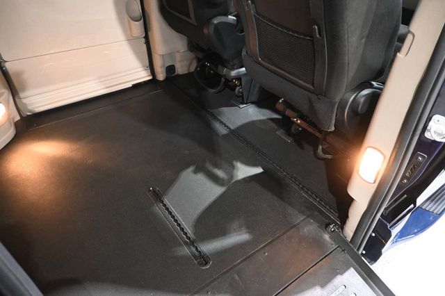 2017 Dodge Grand Caravan SE Mobility Handicap Van - 23003838 - 18