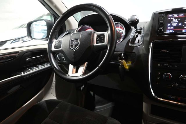 2017 Dodge Grand Caravan SE Mobility Handicap Van - 23003838 - 23