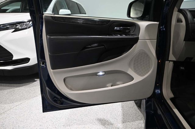2017 Dodge Grand Caravan SE Mobility Handicap Van - 23003838 - 27