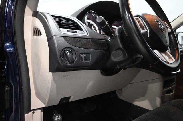 2017 Dodge Grand Caravan SE Mobility Handicap Van - 23003838 - 28