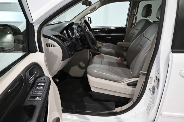 2017 Dodge Grand Caravan SE Mobility Handicap Van - 23030869 - 12