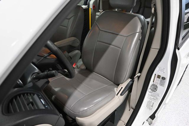 2017 Dodge Grand Caravan SE Mobility Handicap Van - 23030869 - 13