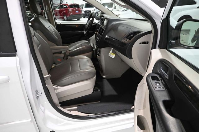 2017 Dodge Grand Caravan SE Mobility Handicap Van - 23030869 - 14
