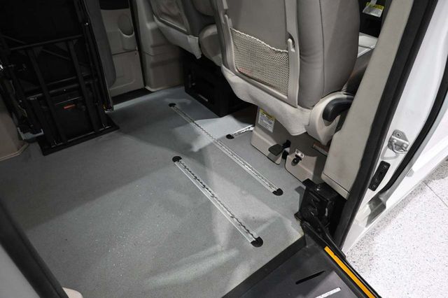 2017 Dodge Grand Caravan SE Mobility Handicap Van - 23030869 - 19