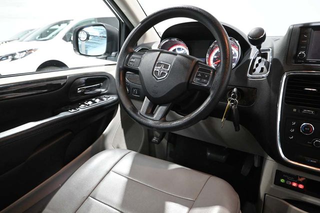 2017 Dodge Grand Caravan SE Mobility Handicap Van - 23030869 - 23