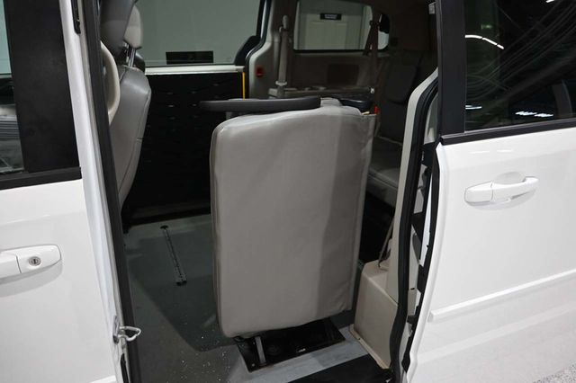 2017 Dodge Grand Caravan SE Mobility Handicap Van - 23030869 - 26