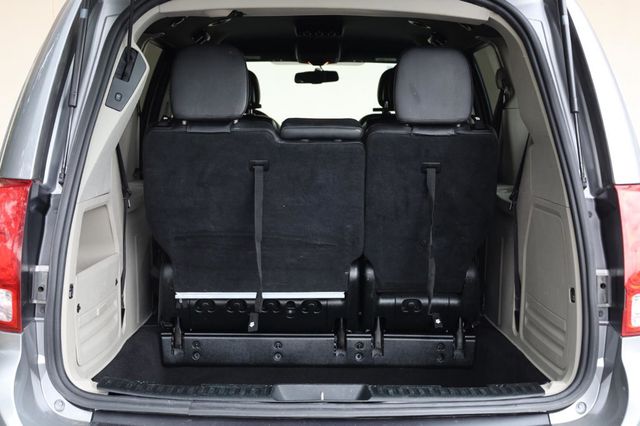 2017 Dodge Grand Caravan SXT - 23025215 - 9