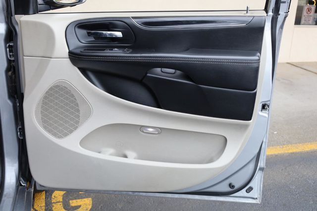 2017 Dodge Grand Caravan SXT - 23025215 - 14