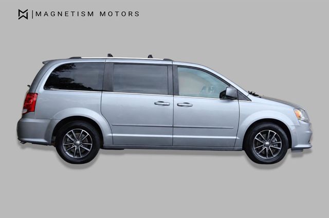 2017 Dodge Grand Caravan SXT - 23025215 - 1