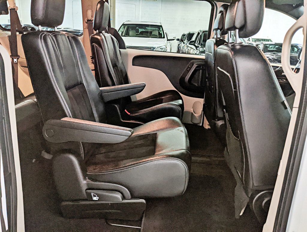 2017 Dodge Grand Caravan SXT Wagon - 22352661 - 34