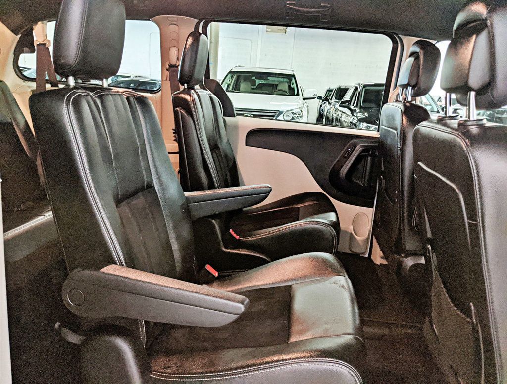 2017 Dodge Grand Caravan SXT Wagon - 22352661 - 35