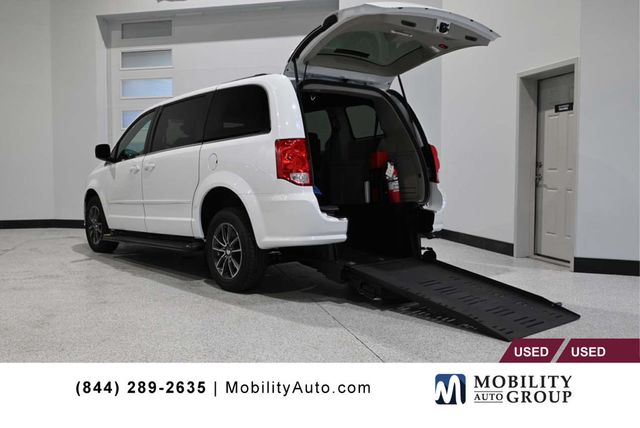 2017 Dodge Grand Caravan SXT Wagon - 23019467 - 0