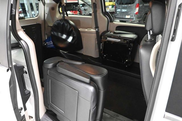 2017 Dodge Grand Caravan SXT Wagon - 23019467 - 17
