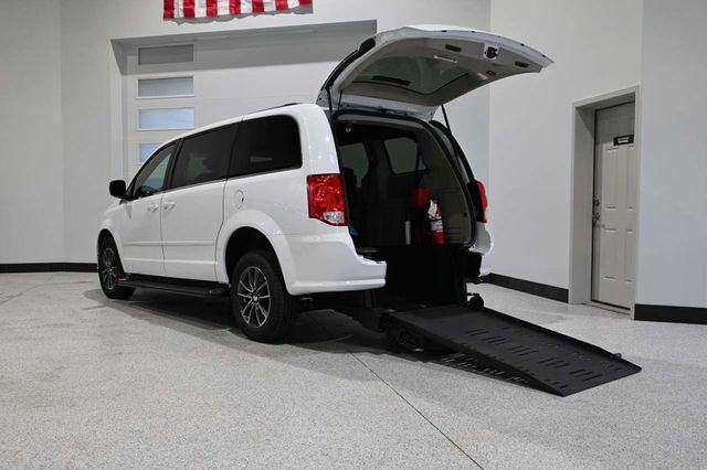 2017 Dodge Grand Caravan SXT Wagon - 23019467 - 1