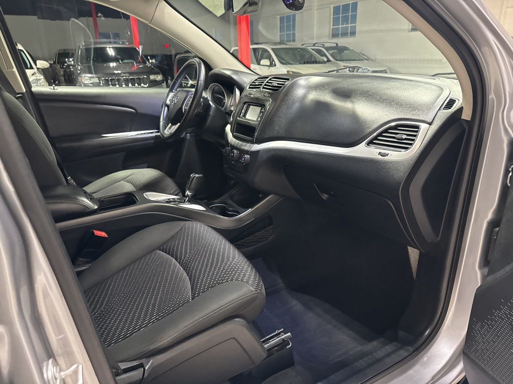 2017 Dodge Journey Crossroad - 22973792 - 39