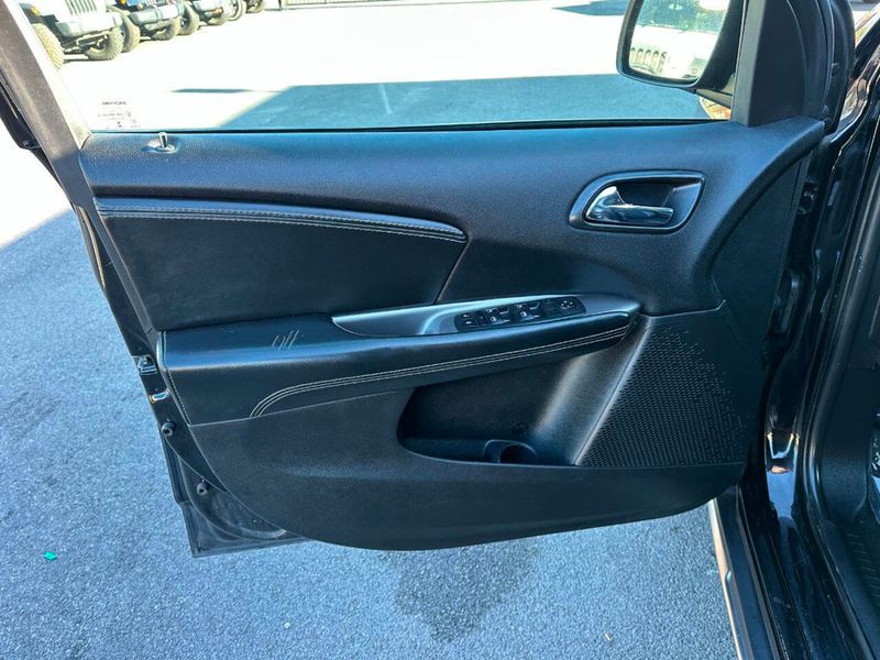 2017 Dodge Journey Crossroad 4dr SUV - 22912819 - 14