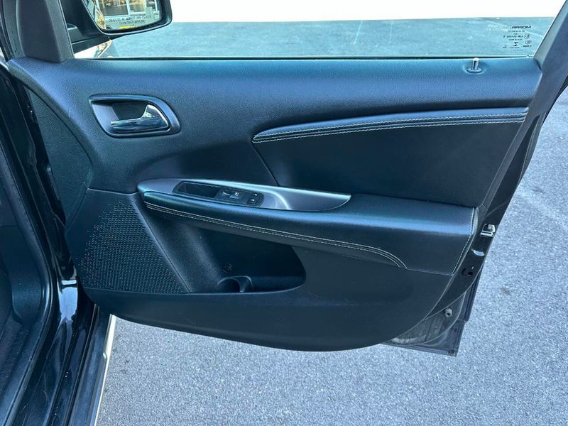 2017 Dodge Journey Crossroad 4dr SUV - 22912819 - 30