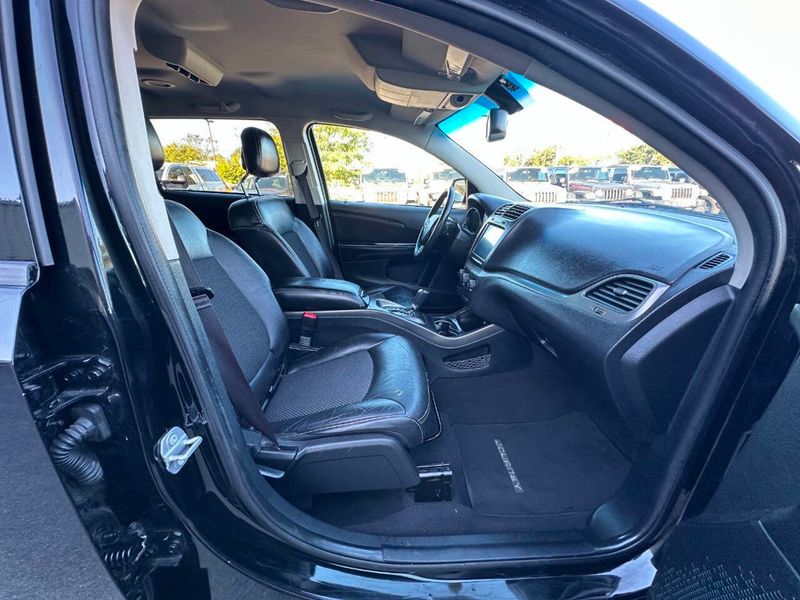 2017 Dodge Journey Crossroad 4dr SUV - 22912819 - 31