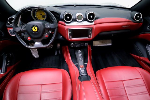 2017 Ferrari CALIFORNIA T * ONLY 7,275 MILES...Stunning Color Combo!! - 21534607 - 28