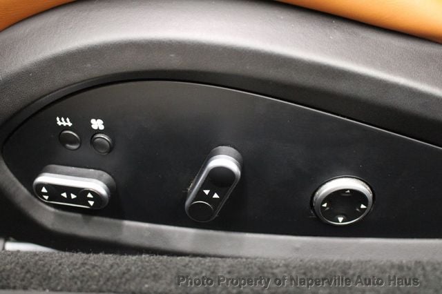 2017 Ferrari GTC4Lusso AWD - 22940204 - 18