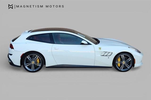 2017 Ferrari GTC4Lusso Base - 23045920 - 1