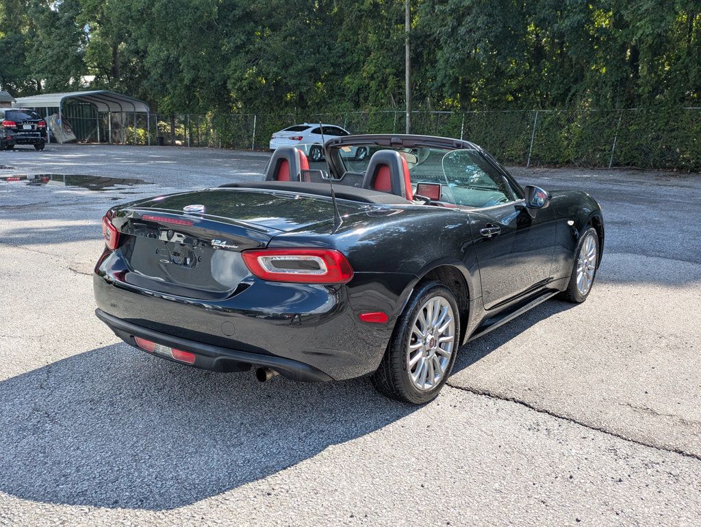 2017 Fiat 124 Spider Classica photo 3