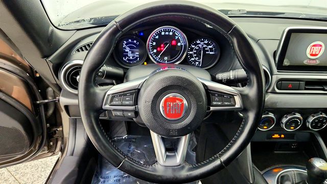 2017 FIAT 124 Spider Classica Convertible w/ Technology Pkg - 23079554 - 13