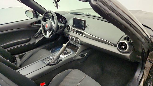 2017 FIAT 124 Spider Classica Convertible w/ Technology Pkg - 23079554 - 21