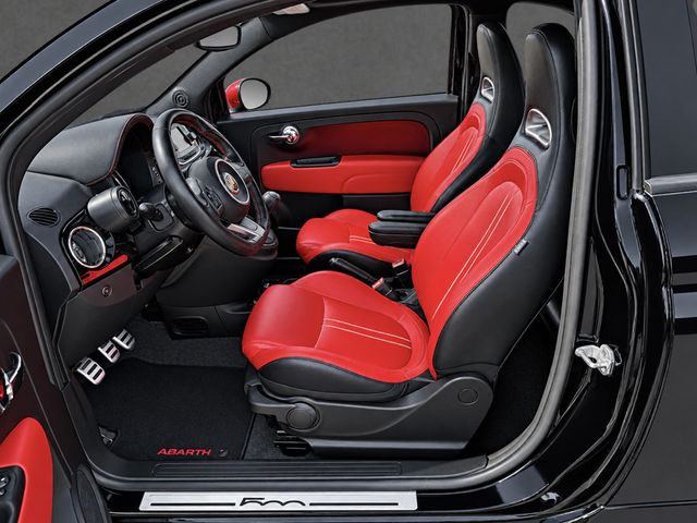 2017 FIAT 500 Abarth CLEAN CARFAX, HATCH, 5-SPD MANUAL, SUNROOF, LEATHER, NAVIGATION - 23093335 - 6