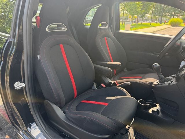 2017 FIAT 500 Abarth HATCHBACK, 5-SPD MANUAL, SUNROOF, 17" WHEELS, HEATED SEATS - 23062360 - 11