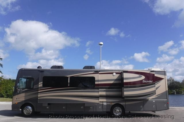 2017 Fleetwood Bounder 36H 2017 FLEETWOOD BOUNDER 36H - 22739752 - 44