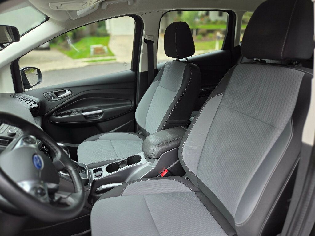2017 Ford C-Max SE Hybrid photo 9
