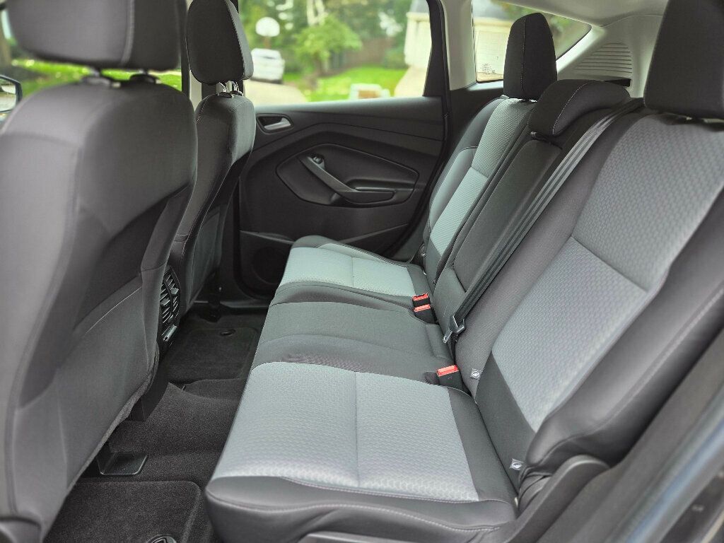 2017 Ford C-Max SE Hybrid photo 10