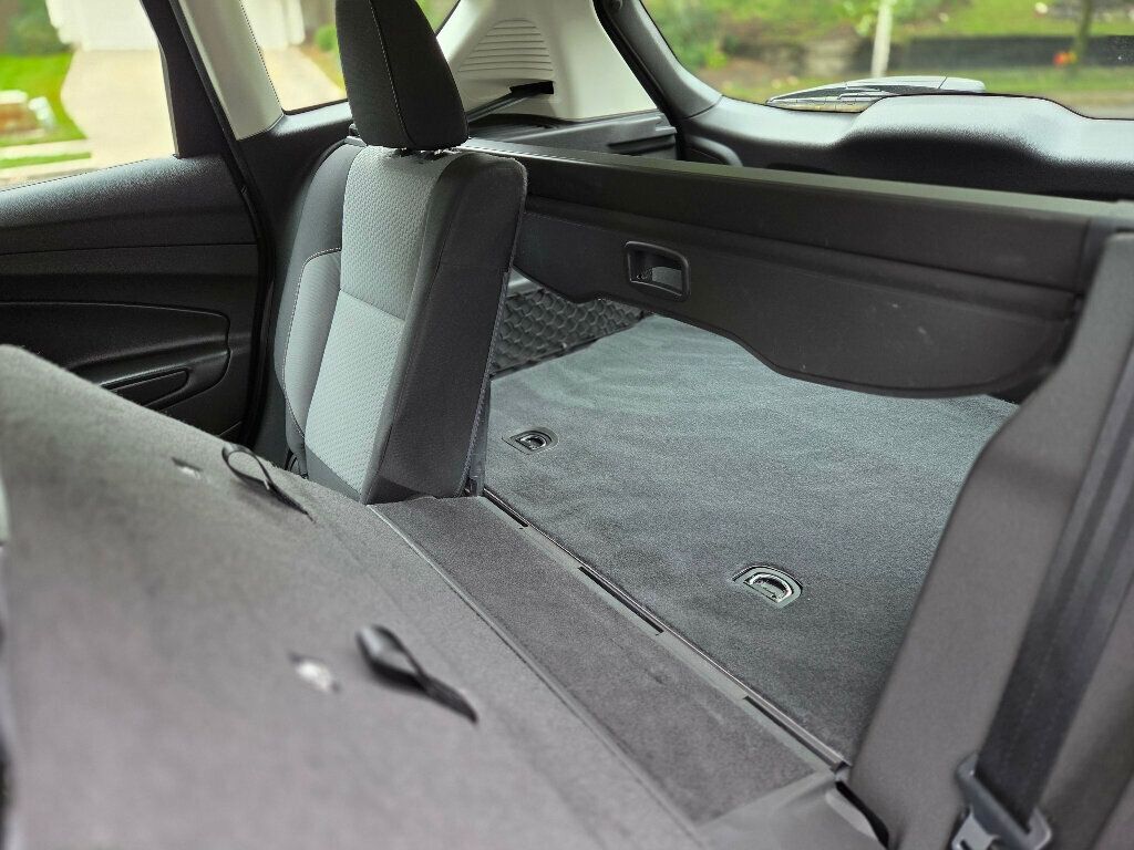2017 Ford C-Max SE Hybrid photo 13