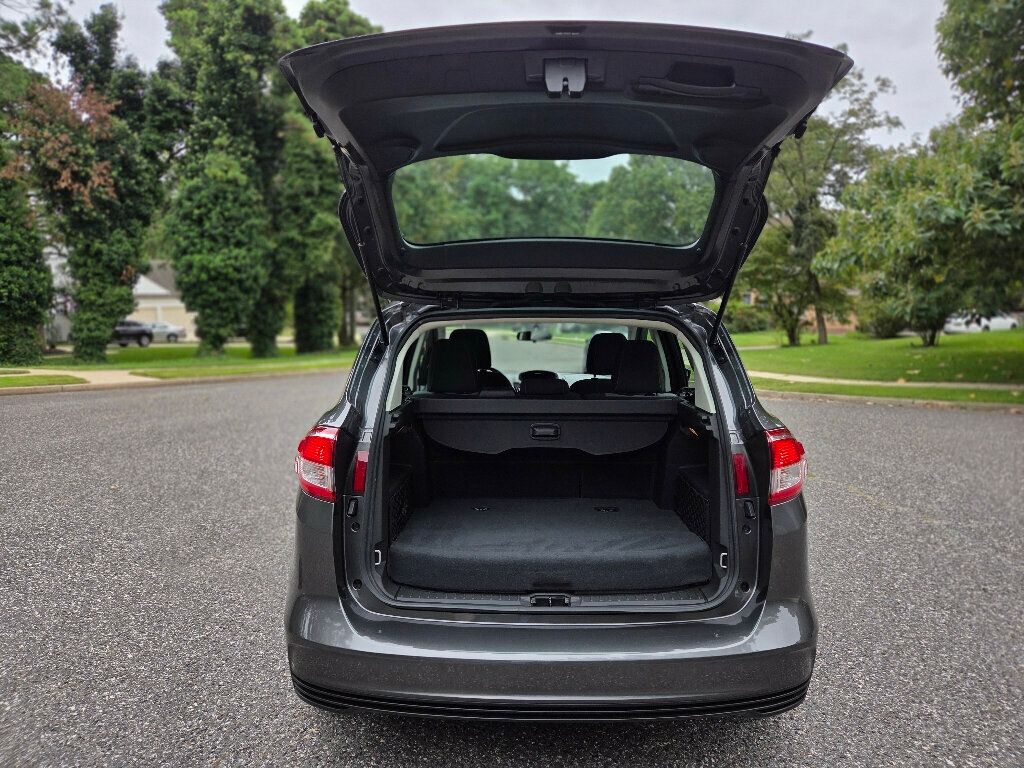 2017 Ford C-Max SE Hybrid photo 14