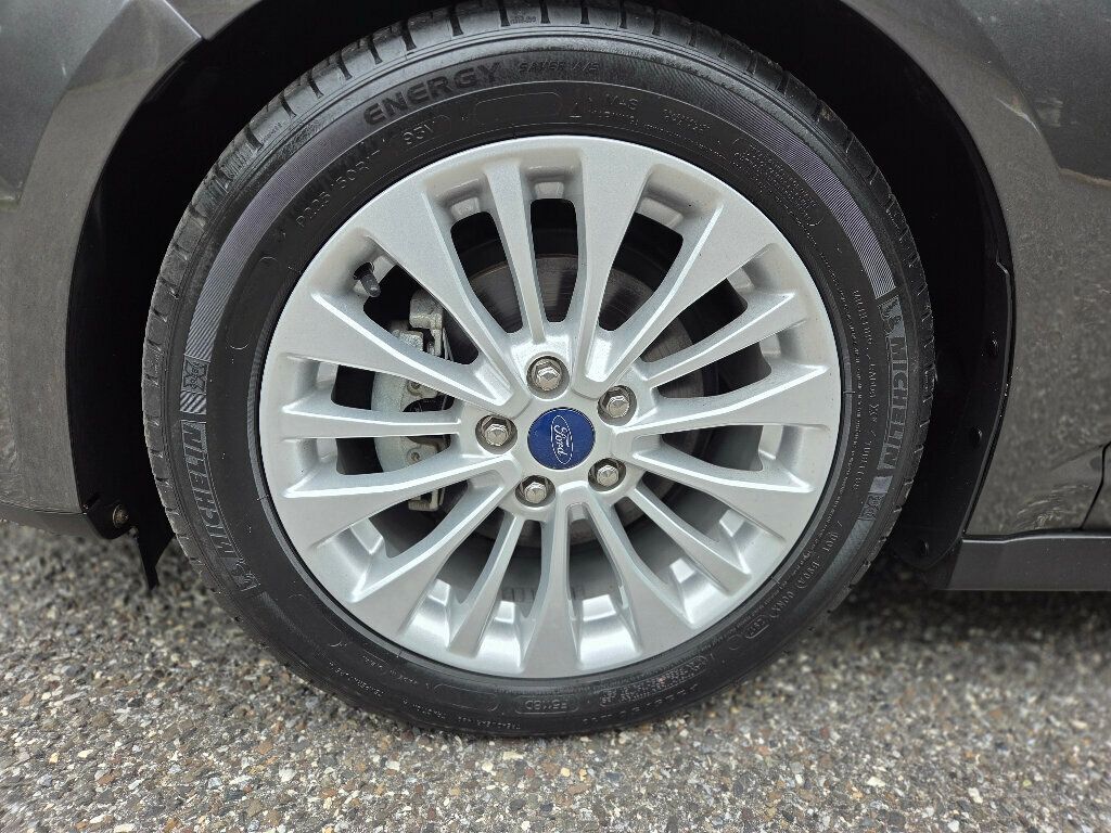 2017 Ford C-Max SE Hybrid photo 18