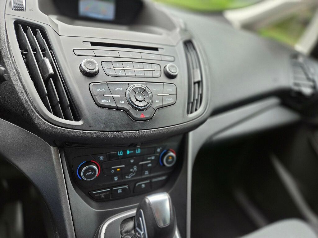 2017 Ford C-Max SE Hybrid photo 22