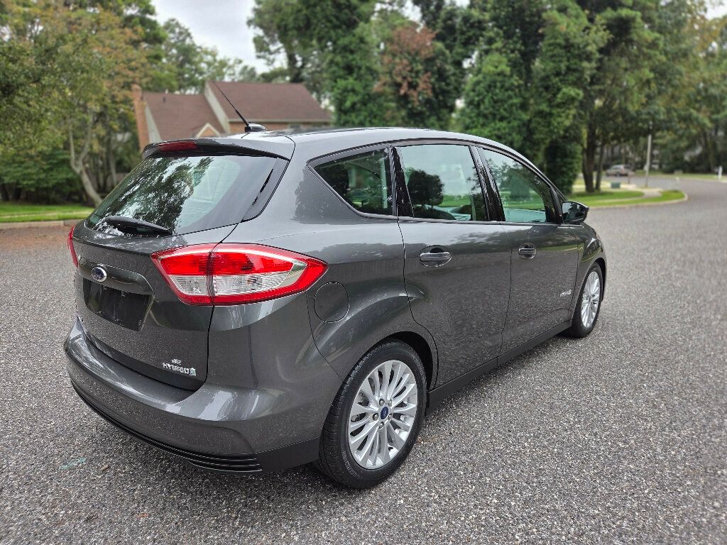 2017 Ford C-Max SE Hybrid photo 4