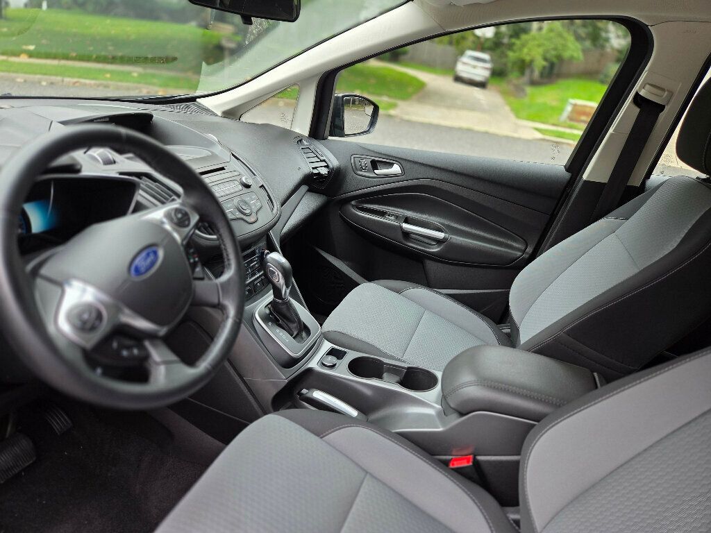 2017 Ford C-Max SE Hybrid photo 8