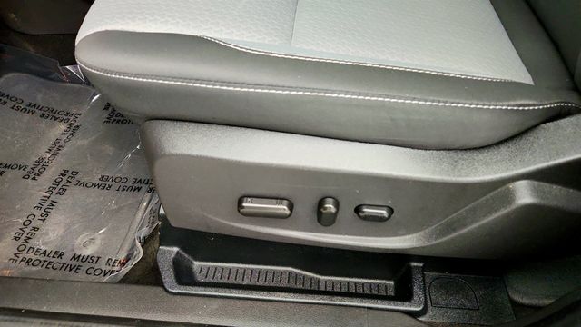 2017 Ford C-Max Hybrid SE FWD - 23026184 - 10
