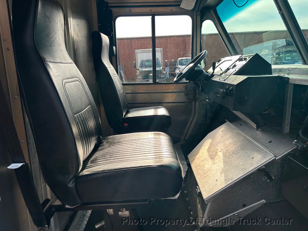 2017 Ford E350HD STEP VAN JUST 2k MILES! SUPER NICE UNIT! EXTREMELY LOW MILES! - 22941433 - 26