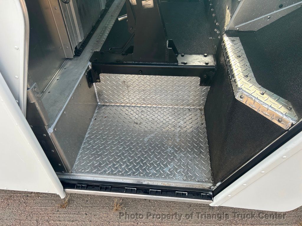 2017 Ford E350HD STEP VAN JUST 2k MILES! SUPER NICE UNIT! EXTREMELY LOW MILES! - 22941433 - 28