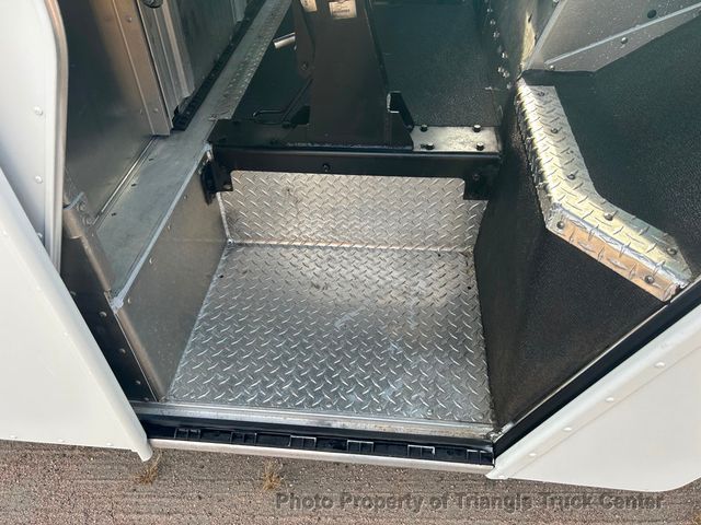 2017 Ford E350HD STEP VAN JUST 2k MILES! SUPER NICE UNIT! EXTREMELY LOW MILES! - 22941433 - 28