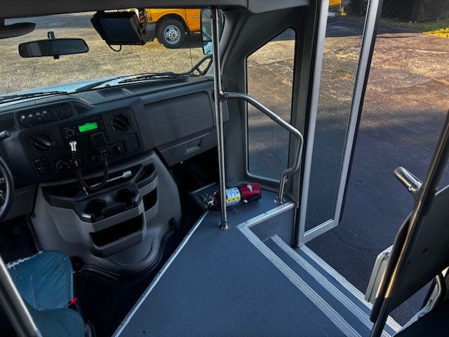 2017 Ford E450 SHUTTLE BUS E-450  BUS - 22978791 - 10
