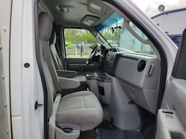 2017 Ford E450 Super Duty Cutaway Cutaway Van 2D - 22909280 - 10