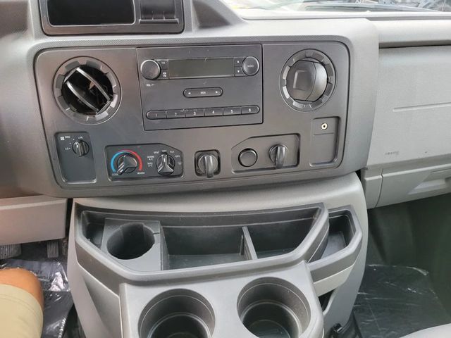 2017 Ford E450 Super Duty Cutaway Cutaway Van 2D - 22909280 - 12