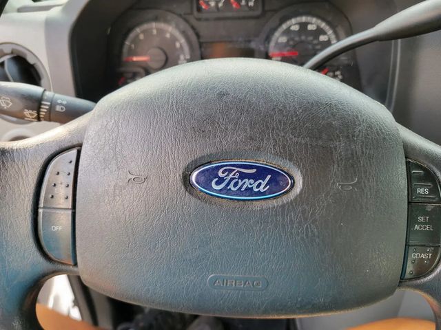 2017 Ford E450 Super Duty Cutaway Cutaway Van 2D - 22909280 - 13