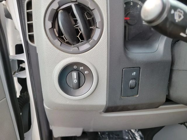 2017 Ford E450 Super Duty Cutaway Cutaway Van 2D - 22909280 - 17