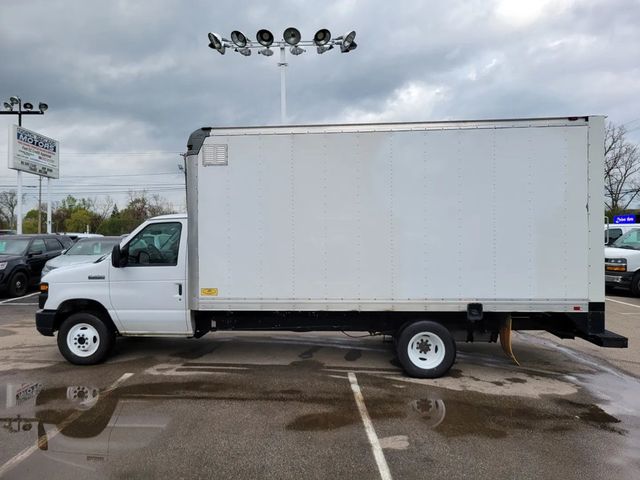 2017 Ford E450 Super Duty Cutaway Cutaway Van 2D - 22909280 - 3